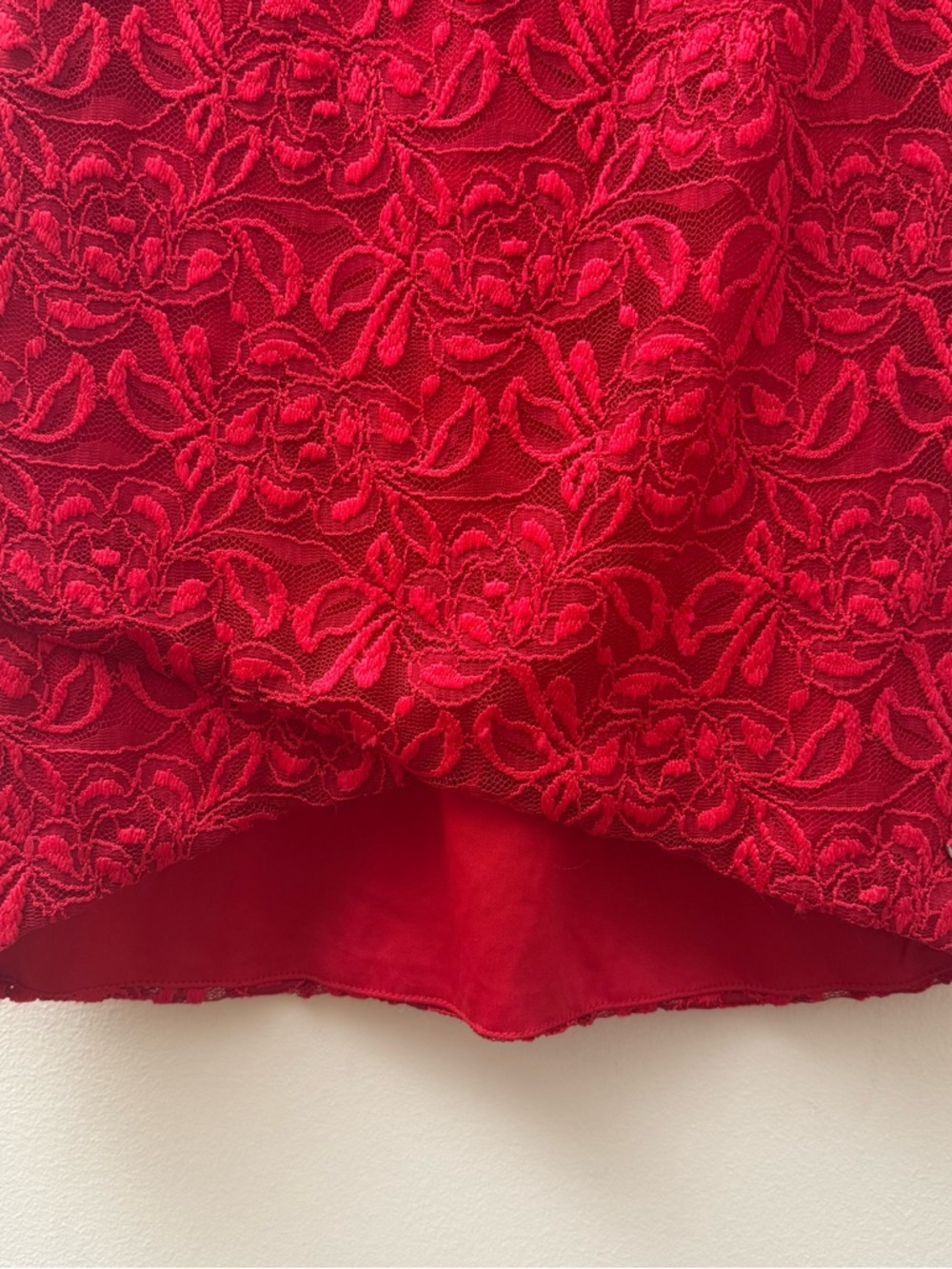 GUESS Red Floral Lace Long Sleeve Sheath Dress - Picture 6 of 9